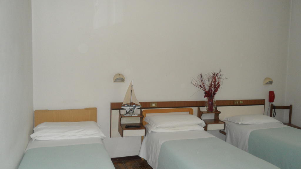 Autostop Duardi Hotel Бертиноро Стая снимка