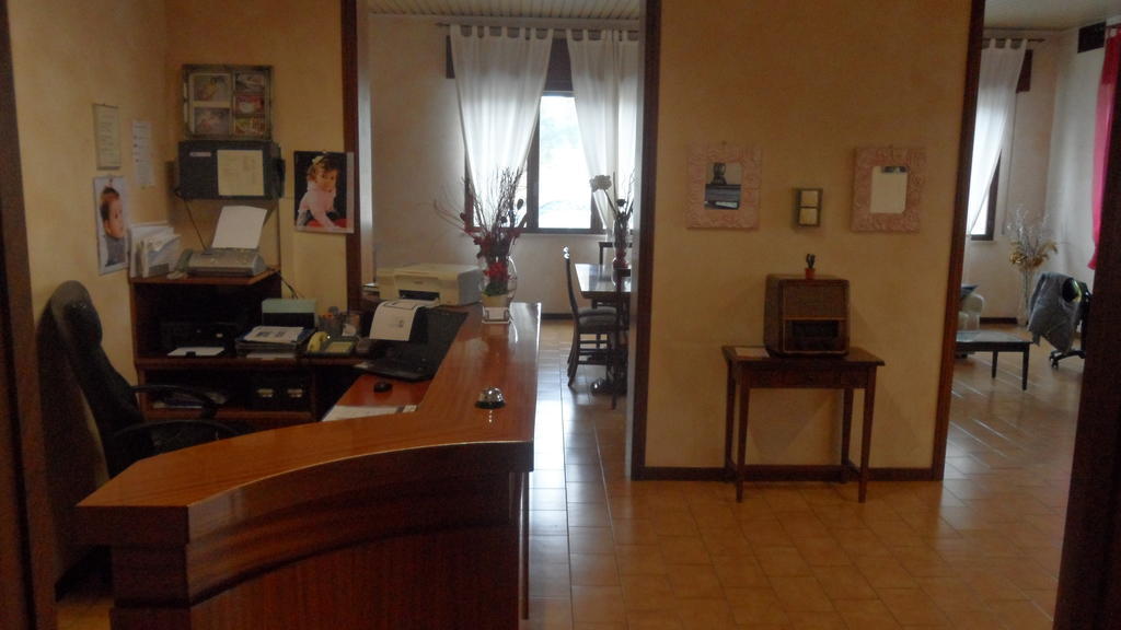 Autostop Duardi Hotel Бертиноро Екстериор снимка