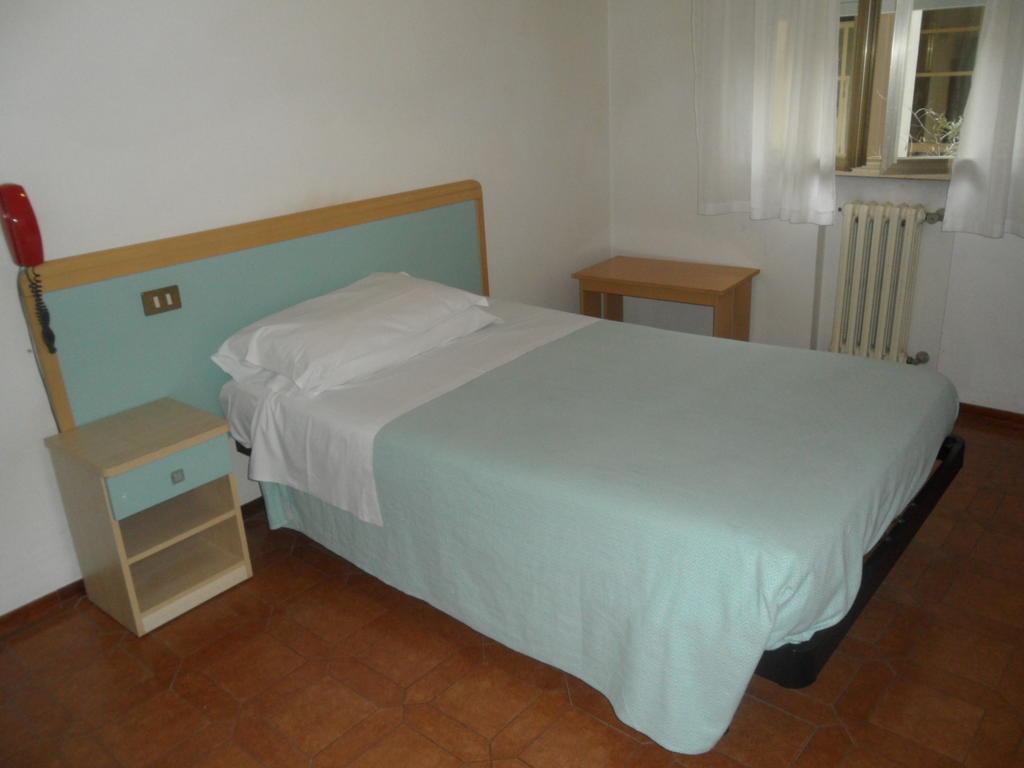 Autostop Duardi Hotel Бертиноро Стая снимка
