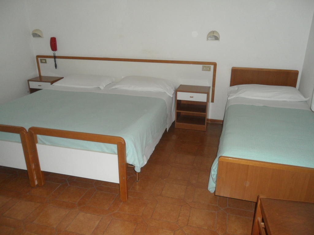 Autostop Duardi Hotel Бертиноро Стая снимка
