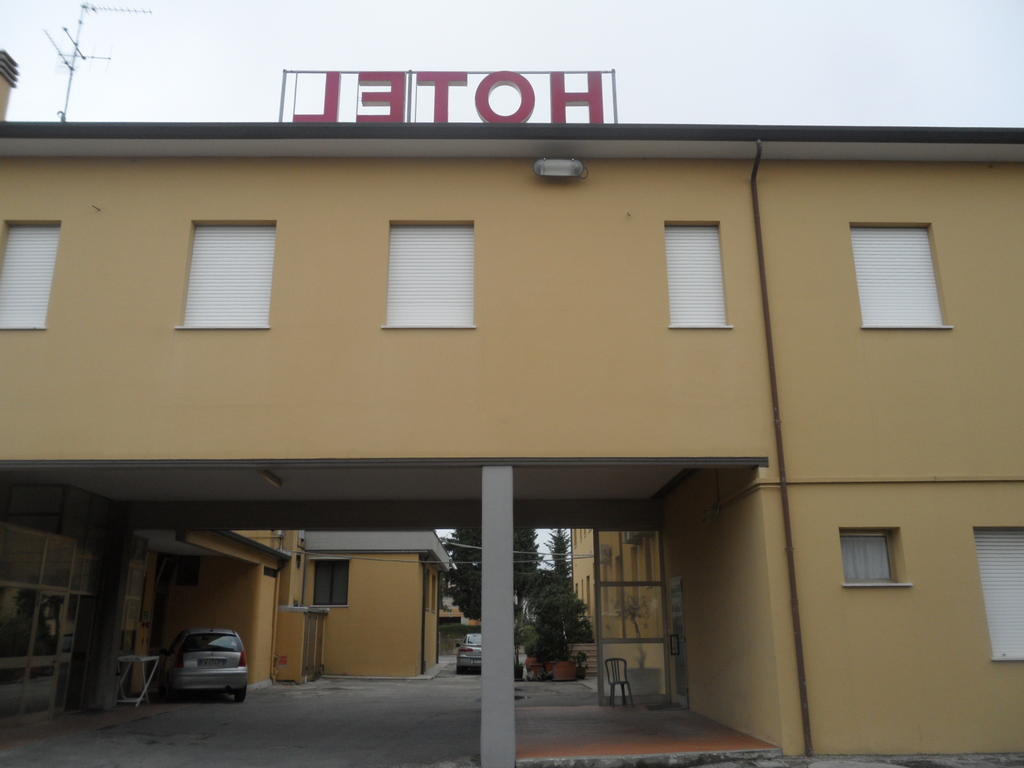 Autostop Duardi Hotel Бертиноро Екстериор снимка