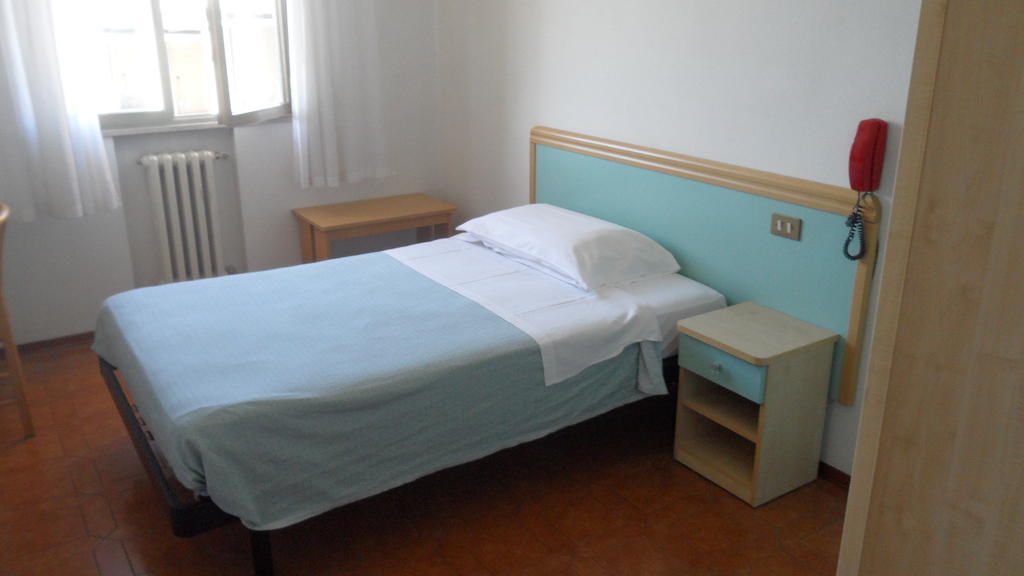 Autostop Duardi Hotel Бертиноро Стая снимка