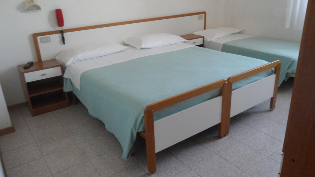 Autostop Duardi Hotel Бертиноро Стая снимка